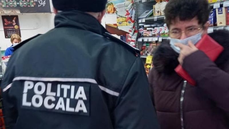 Un polițist din Buzău &bdquo;a uitat&rdquo; să plătească două sticle de vin pe care le avea &icirc;n rucsac la ieșirea din magazin