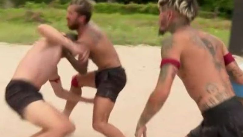 Bătaie la Survivor Rom&acirc;nia! Sebi prins &icirc;ntre Zanni şi Ştefan