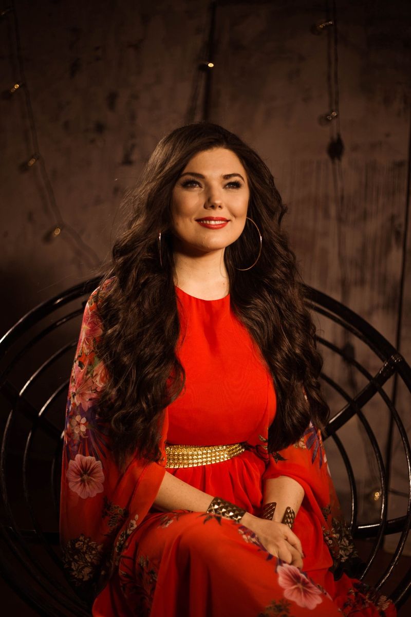 Câți bani ajunge să câștige lunar Paula Seling din Youtube