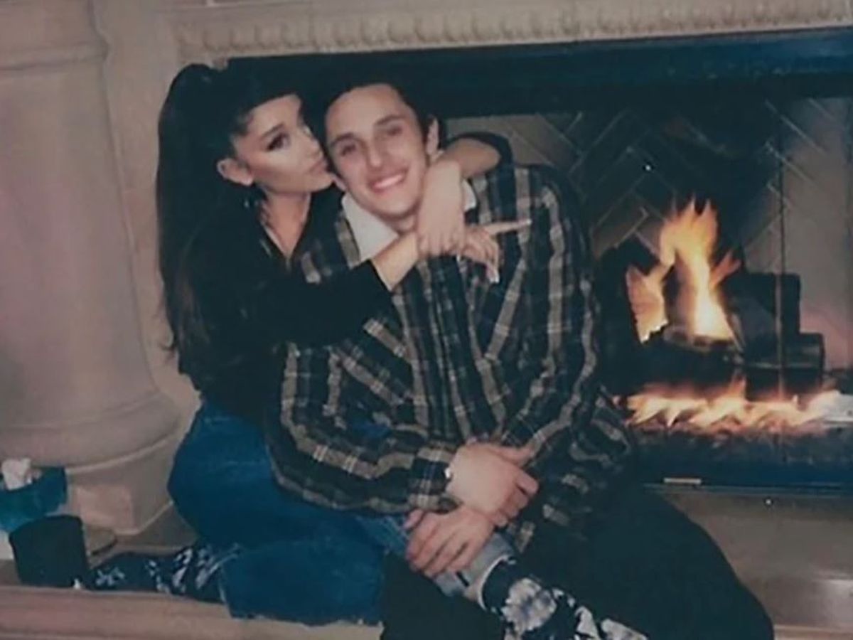 Ariana Grande și  Dalton Gomez s-au căsătorit în secret