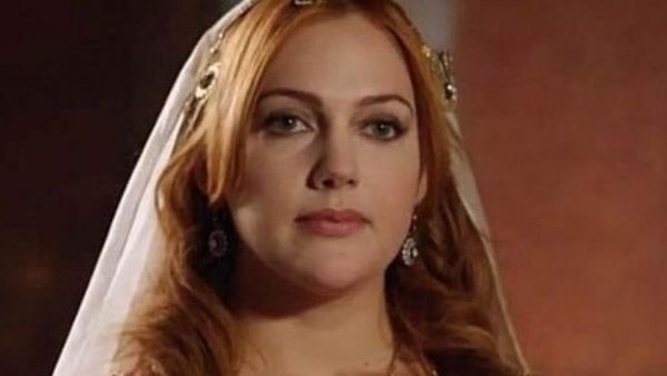 Meryem Uzerli, protagonista serialului „Suleyman Magnificul”, revine pe micile ecrane