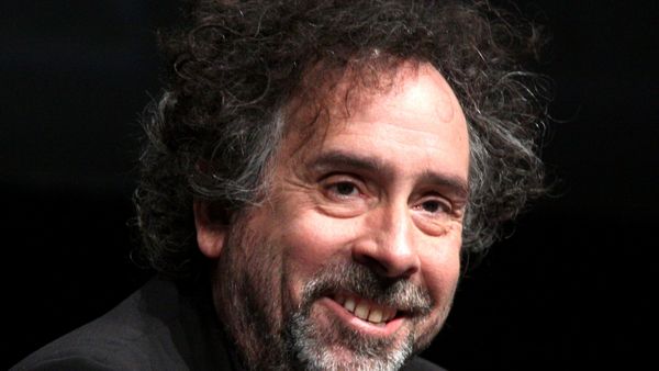 Tim Burton este în București! Celebrul regizor va filma noul serial „Familia Addams” în România
