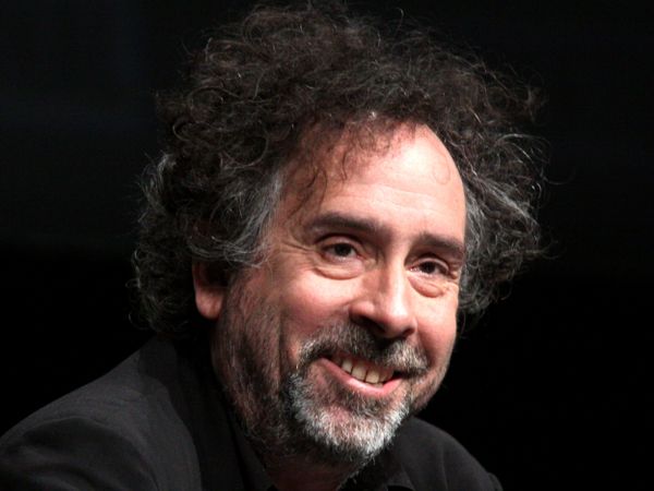 Tim Burton este &icirc;n București! Celebrul regizor va filma noul serial &bdquo;Familia Addams&rdquo; &icirc;n Rom&acirc;nia