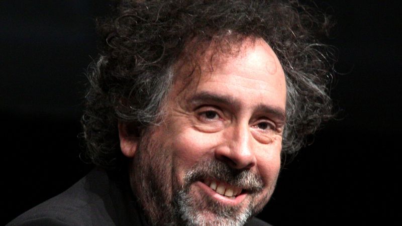 Tim Burton este &icirc;n București! Celebrul regizor va filma noul serial &bdquo;Familia Addams&rdquo; &icirc;n Rom&acirc;nia