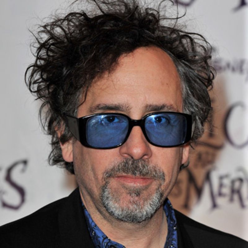 Tim Burton este în București! Celebrul regizor va fima noul serial „Familia Addams” în România
