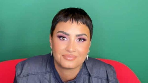 Demi Lovato se identifică o persoană non-binară. Ce înseamnă asta