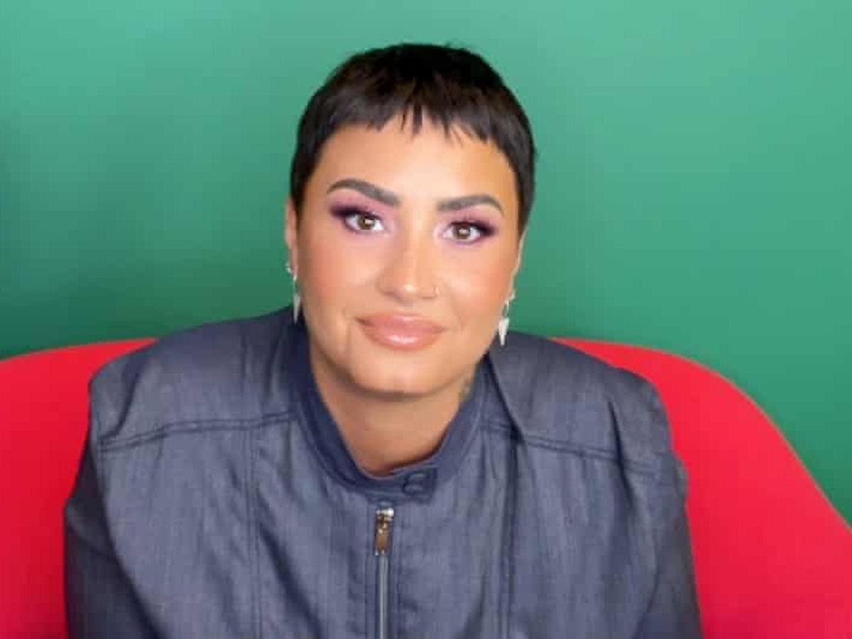 Demi Lovato se identifică o persoană non-binară. Ce înseamnă asta