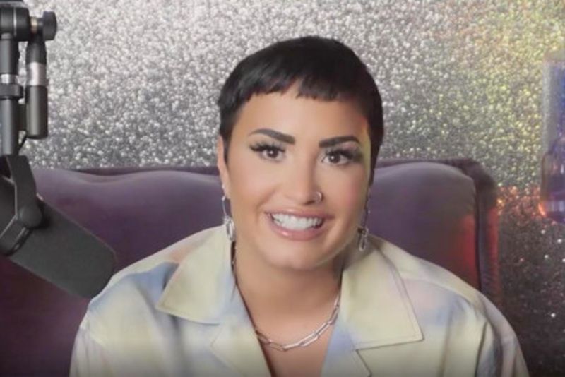 Demi Lovato se identifică o persoană non-binară. Ce înseamnă asta