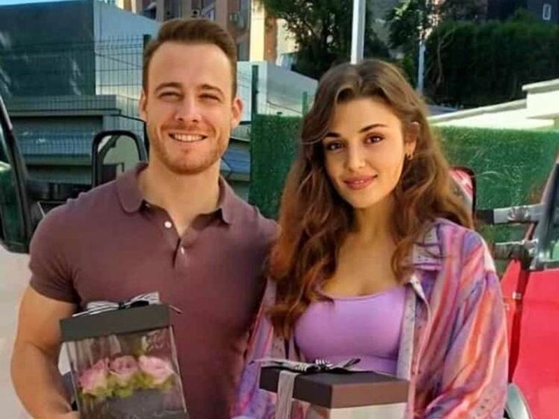 Kerem Bürsin și Hande Erçel au recunoscut că formează un cuplu: „Lucrurile au evoluat și a început relația noastră de dragoste”