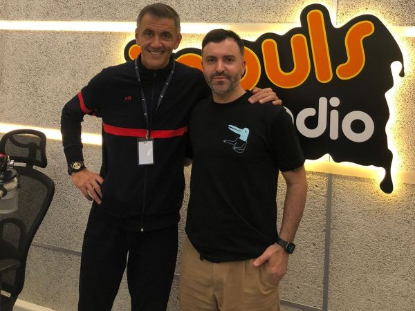 Manuel Riva vine la &bdquo;Invitatul de 12&rdquo; de duminica aceasta. Nu-i place să fie &icirc;n lumina reflectoarelor, dar a acceptat să se deschidă &icirc;n fața lui Cosmin Cernat