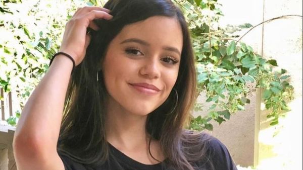 Jenna Ortega, protagonista serialului „YOU” vine în România să filmeze pentru o nouă producție Netflix