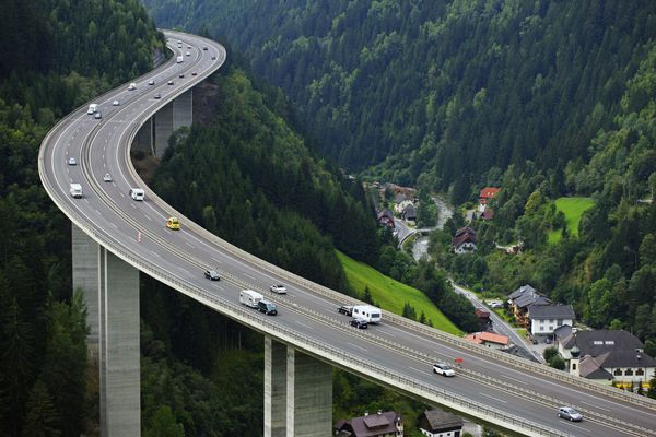 C&acirc;t costă și cum se plătește taxa de vignetă &icirc;n Austria