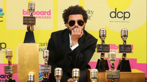 The Weeknd, marele c&acirc;știgător al galei Billboard Music Awards! Artistul a primit zece trofee