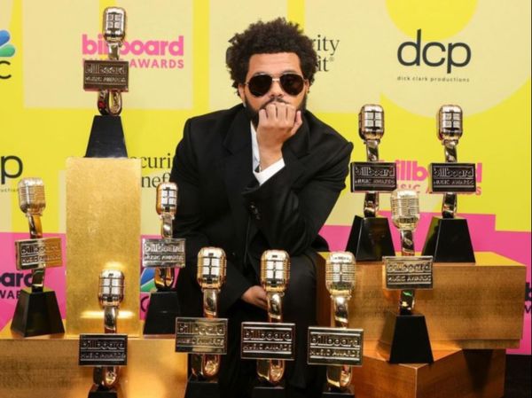 The Weeknd, marele c&acirc;știgător al galei Billboard Music Awards! Artistul a primit zece trofee