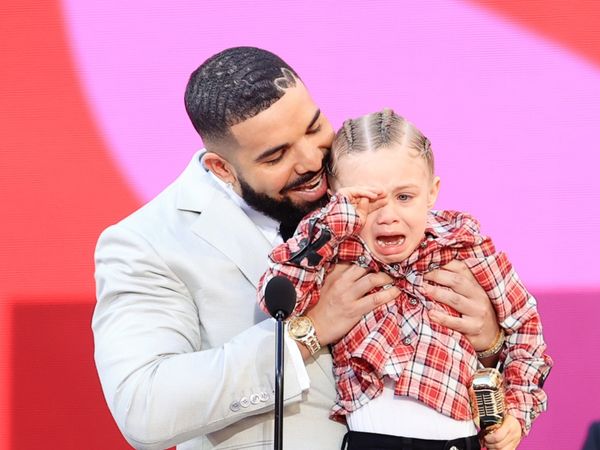 Drake și fiul său, imagini emoționante la gala Billboard Music Awards 2021