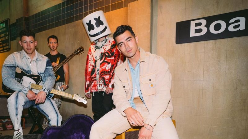 VIDEOCLIP | Marshmello şi Jonas Brothers au lansat &bdquo;Leave Before You Love Me&rdquo;