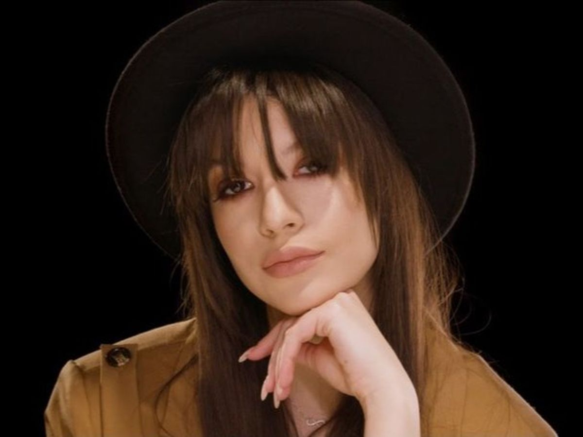 Cleopatra Stratan a lansat videoclipul piesei „Ceasu' Bate Iar”