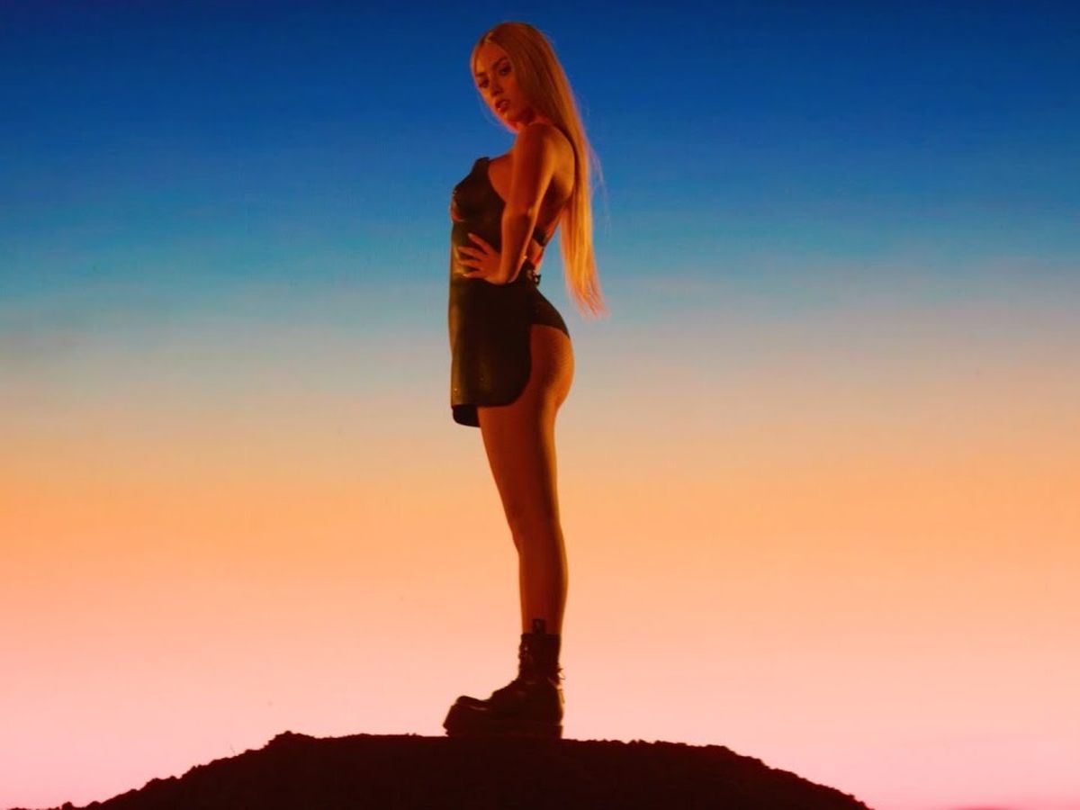 Jo, ipostază senzuală în cel mai nou videoclip: „Dorul”