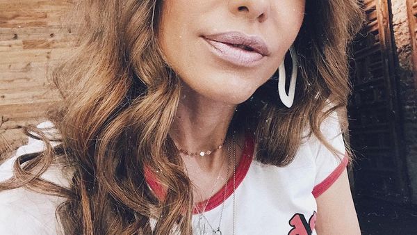 Cum să-ți faci părul creț acasă, fără să fii nevoită să mergi la salon