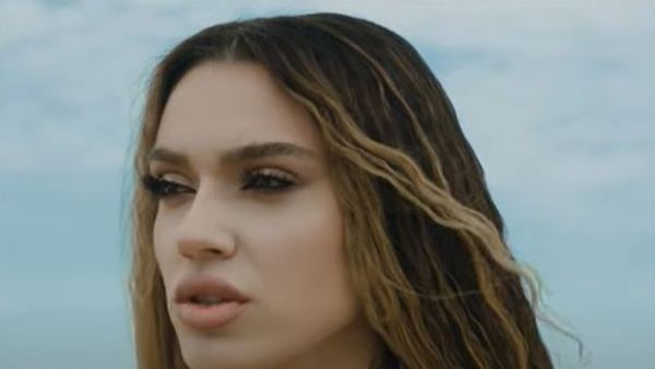 Karmen a lansat piesa „Static”: „La acest proiect am lucrat cu sufletul, nu cu mintea”