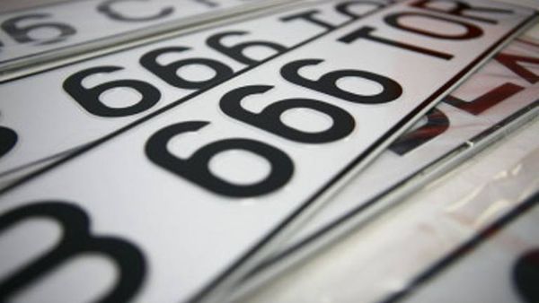 Înmatricularea auto. Cum să-ți păstrezi numerele după vânzarea mașinii