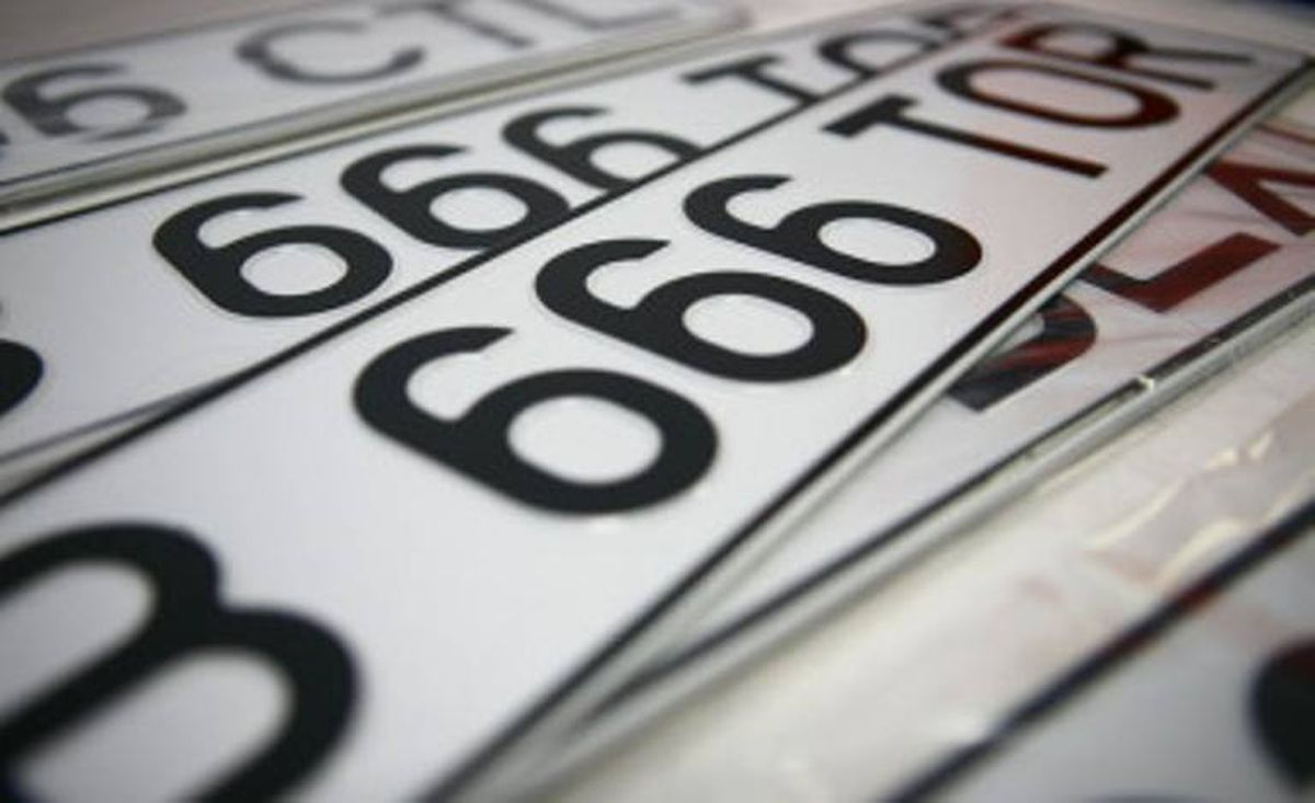 Înmatricularea auto. Cum să-ți păstrezi numerele după vânzarea mașinii