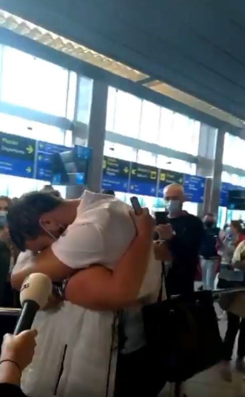 Culiță Sterp și Mama Geta, în lacrimi la aeroport! Faimosul a ajuns acasă în urmă cu puțin timp