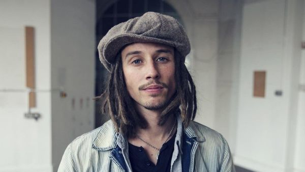 JP Cooper a lansat piesa „Holy Water”