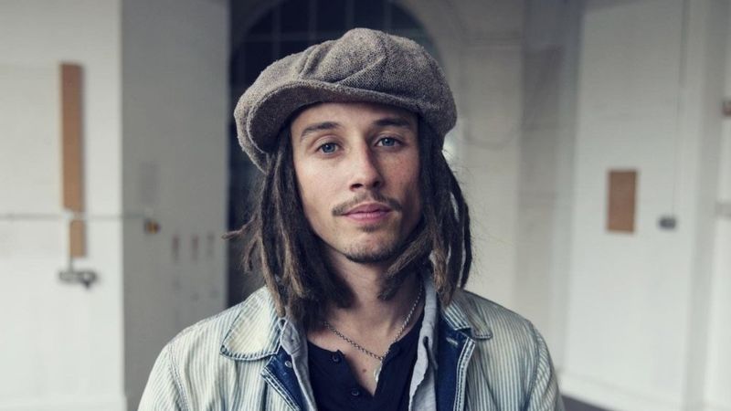 JP Cooper a lansat piesa &bdquo;Holy Water&rdquo;