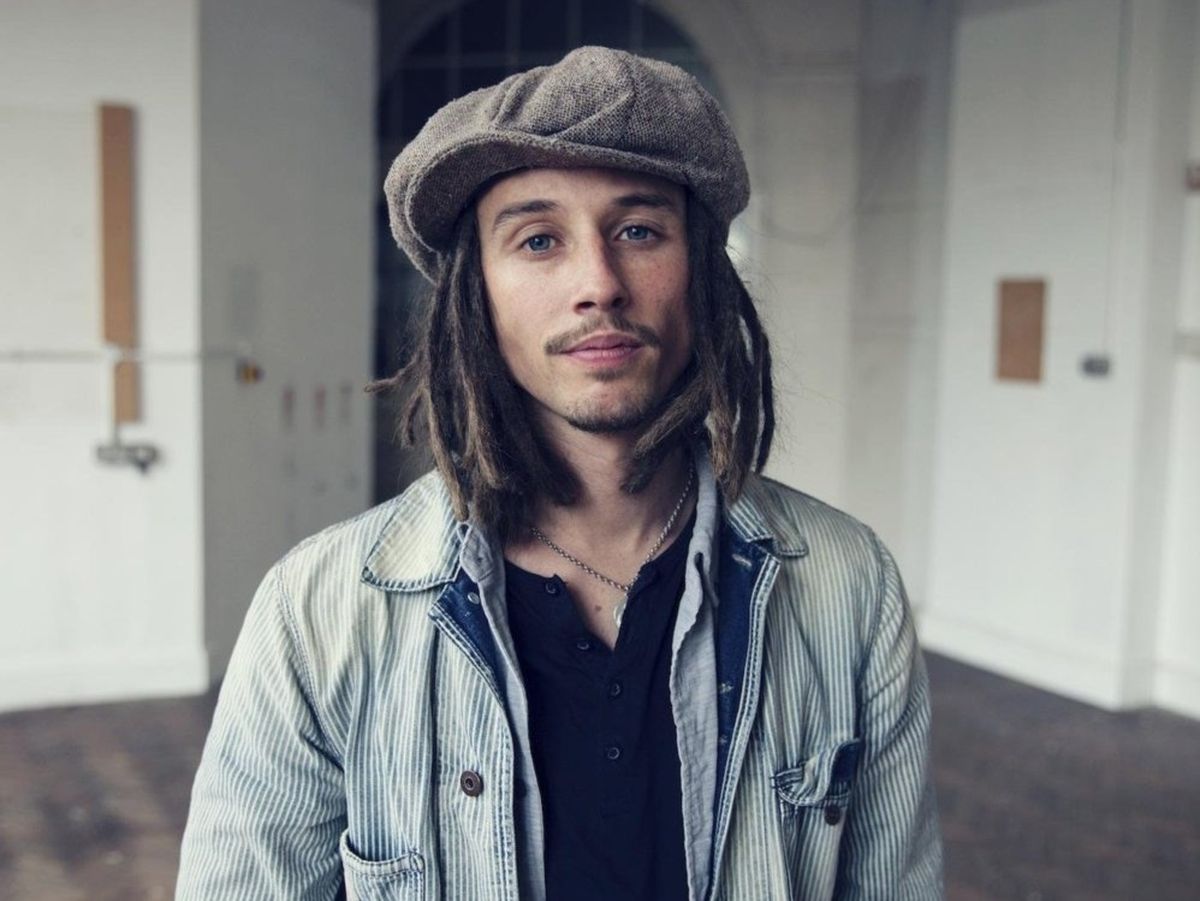 JP Cooper a lansat piesa „Holy Water”