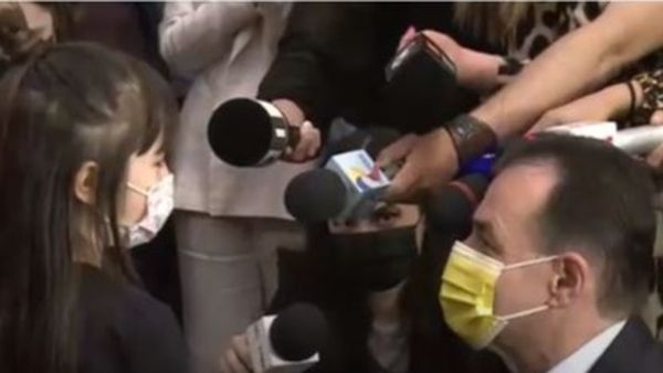 Ziua Porților deschise pentru copii la Parlament. O fetiță i-a spus lui Ludovic Orban că ar vrea să ajungă pe Lună