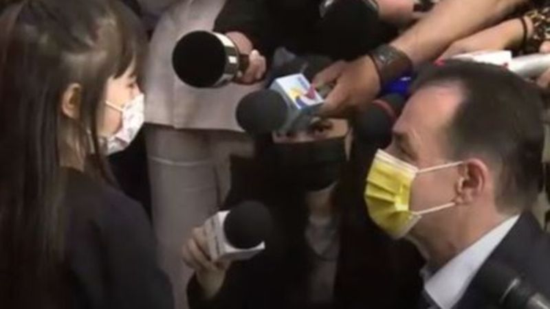 Ziua Porților deschise pentru copii la Parlament. O fetiță i-a spus lui Ludovic Orban că ar vrea să ajungă pe Lună