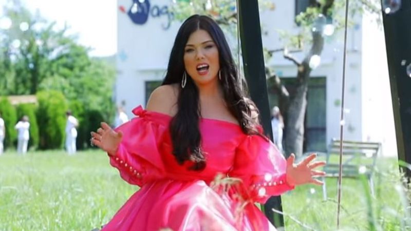 Paula Seling a lansat &bdquo;O lume minunată&rdquo;, piesa celebră a lui Mihai Constantinescu 