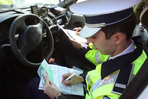 Cod Rutier 2021. Pentru ce fapte se suspendă permisul auto pentru o perioadă de 90 de zile