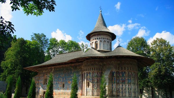Cele mai frumoase şapte mănăstiri pe care să le vizitezi &icirc;n Moldova