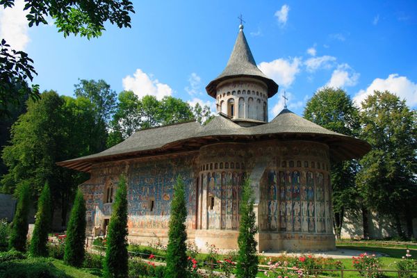 Cele mai frumoase şapte mănăstiri pe care să le vizitezi &icirc;n Moldova