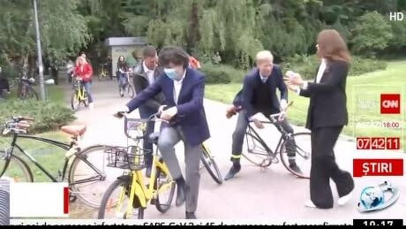 Ziua Internațională a Bicicletei! Șeful unei bănci a căzut în văzul tuturor
