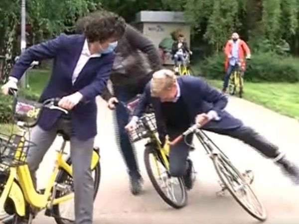 Ziua Mondială a Bicicletei! Șeful unei bănci a căzut &icirc;n văzul tuturor