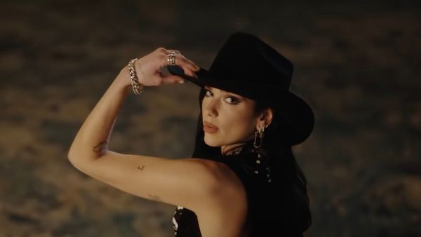 Dua Lipa a lansat videoclipul piesei „Love Again”