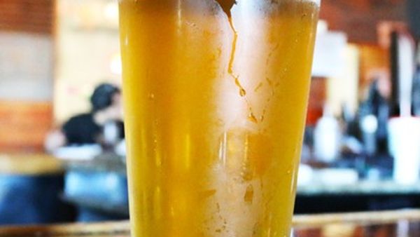 Audio. UZINA DE DUME | C&acirc;te bule sunt &icirc;ntr-un pahar de bere?