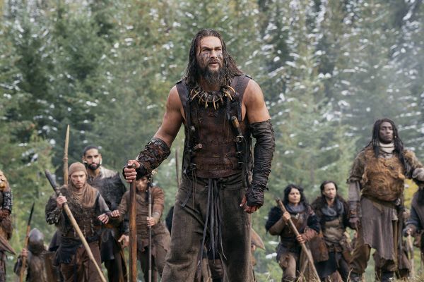 C&acirc;nd apare sezonul 2 al serialului Apple See, cu Jason Momoa &icirc;n rolul principal