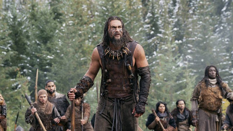 C&acirc;nd apare sezonul 2 al serialului Apple See, cu Jason Momoa &icirc;n rolul principal
