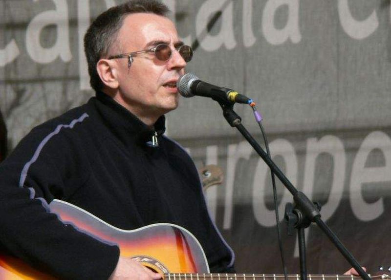 Taxi la lansat „La pământ, sub mare”