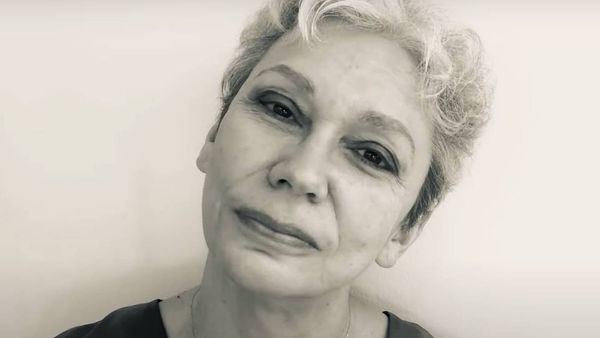 Taxi a lansat „La pământ, sub mare”