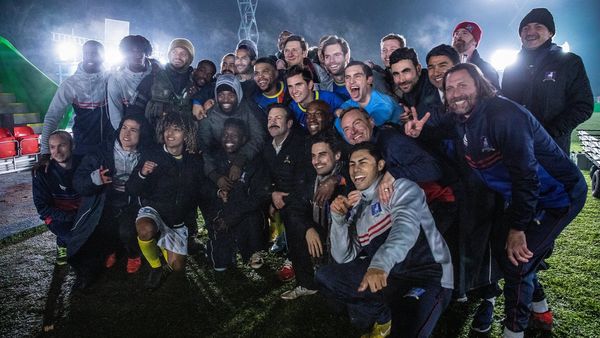 Când apare sezonul 2 al serialului Apple Ted Lasso