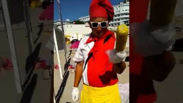 Cele mai tari rime ale vânzătorilor de porumb de pe litoral: „Vitamina A și D, te bronzează repede”