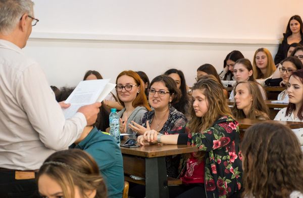 La ce facultăți din Rom&acirc;nia se intră fără examen de admitere
