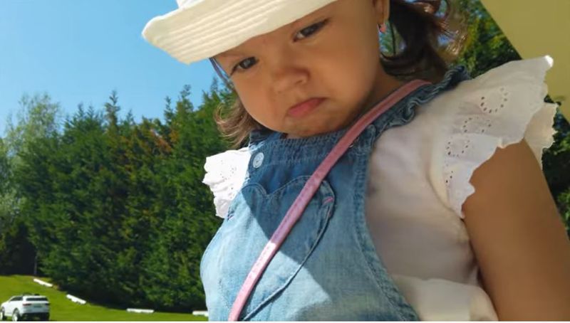 Fiica lui Karmen Minune, influencer! Are propriul show pe YouTube