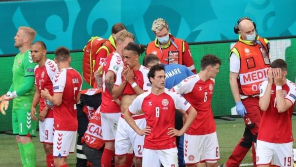 AUDIO. Scularea! Paravanul făcut de naţionala Danemarcei după ce Christian Eriksen a căzut pe teren, viral!