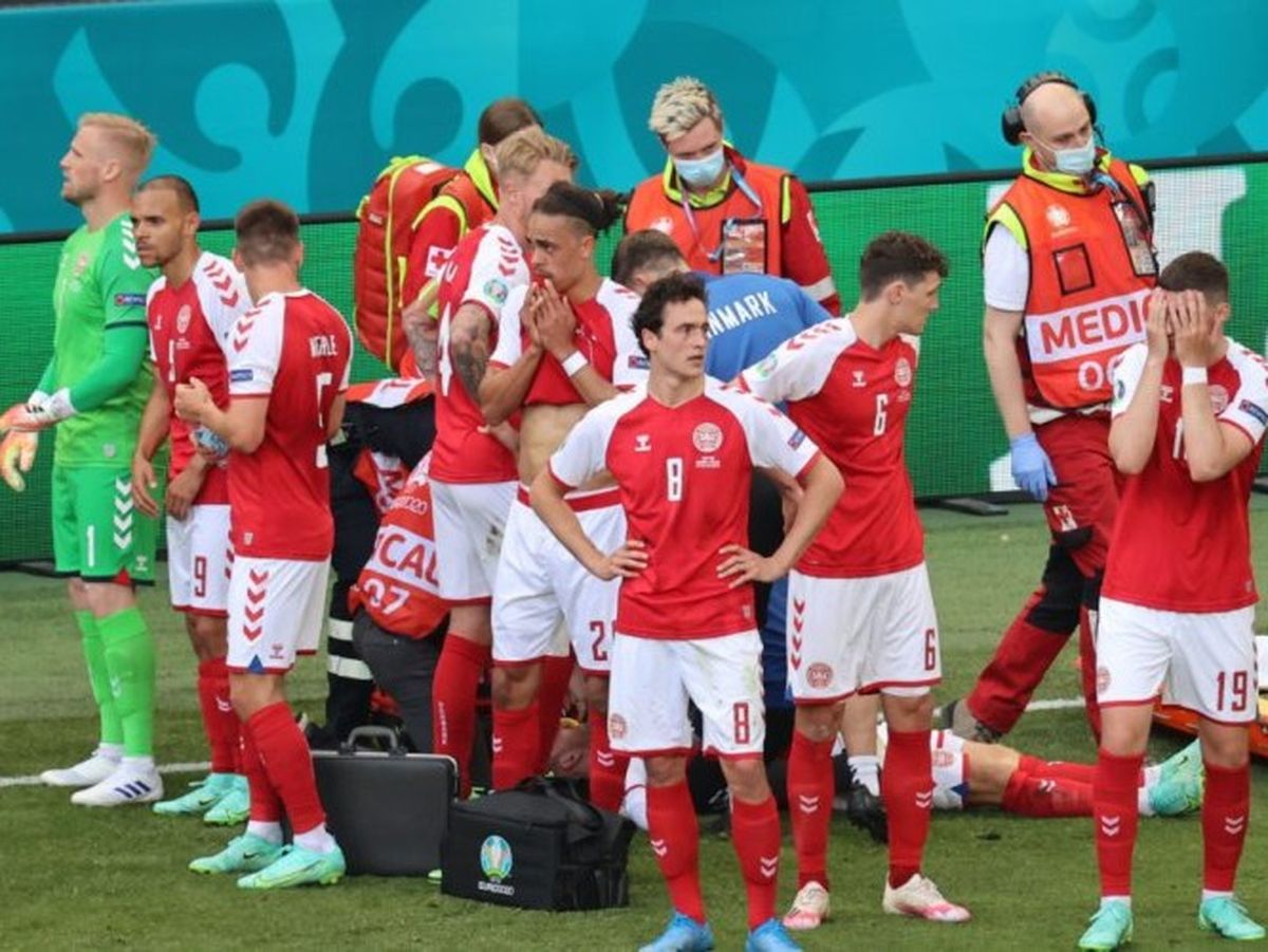 AUDIO. Scularea! Paravanul făcut de naţionala Danemarcei după ce Christian Eriksen a căzut pe teren, viral!